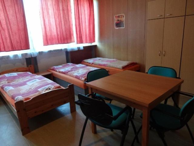 Hostel Monty Říčany Szoba fotó