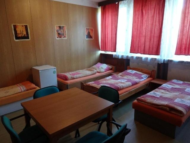 Hostel Monty Říčany Szoba fotó