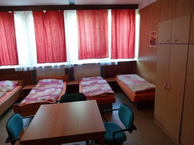 Hostel Monty Říčany Szoba fotó