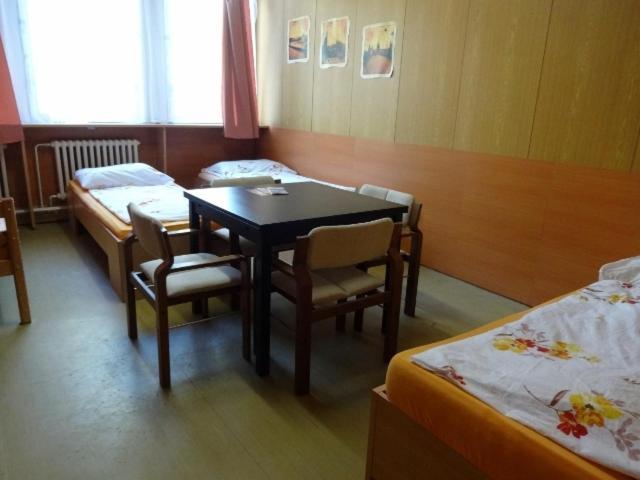 Hostel Monty Říčany Szoba fotó